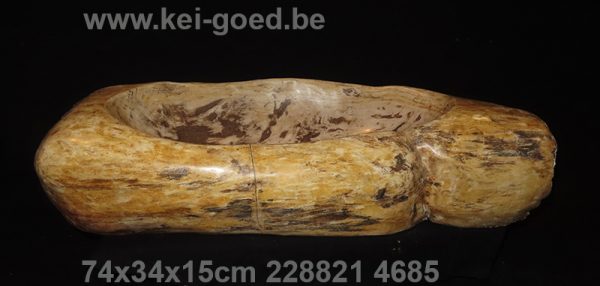 Versteend houten wasbak