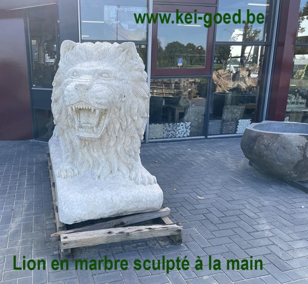 Lion en marbre sculpté à la main