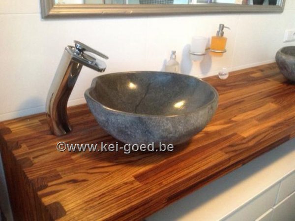 rivierstenen wastafel van R&B
