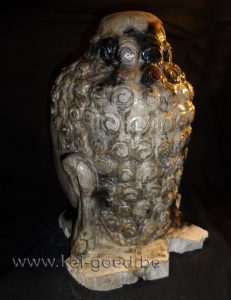 Buddha beeld van versteend hout