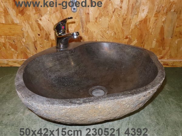 rivierstenen lavabo met kraangat