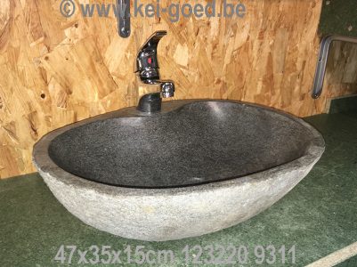 rivierstenen lavabo met kraangat