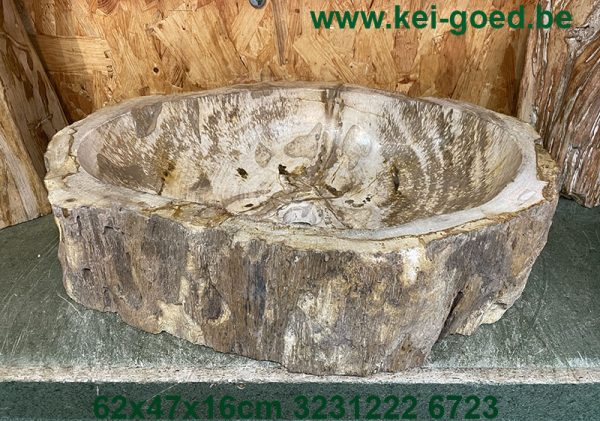 fregadero de madera petrificada
