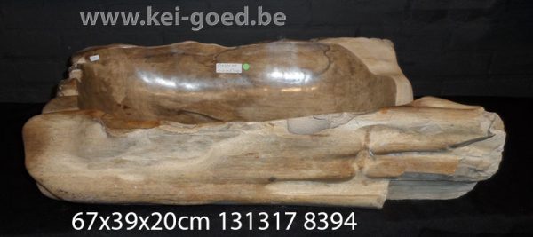 Massieve versteend houten wasbak