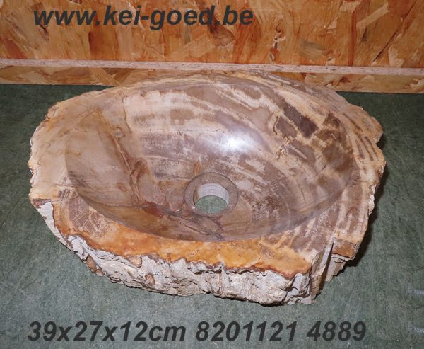 kleine versteend houten wasbak
