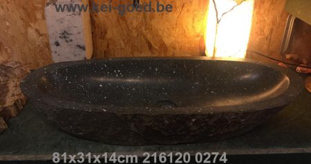 lange natuurstenen lavabo