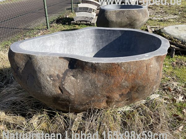 baignoire en pierre naturelle