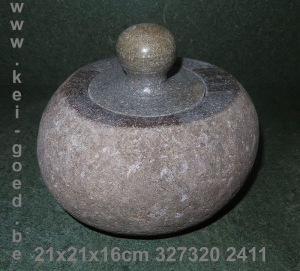 toples pot van natuursteen