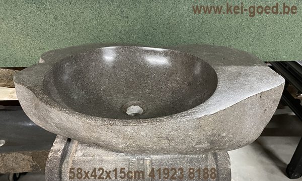 grote wasbak van natuursteen