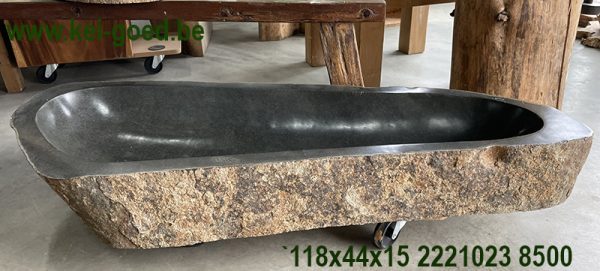 Lange wasbak van natuursteen riviersteen