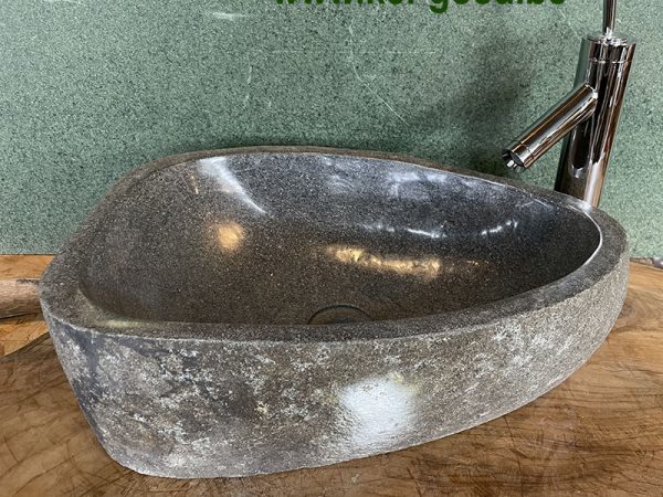 Waschbecken aus Flussstein poliert