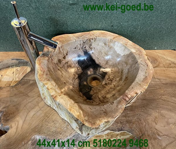 Lavabo beige de madera petrificada