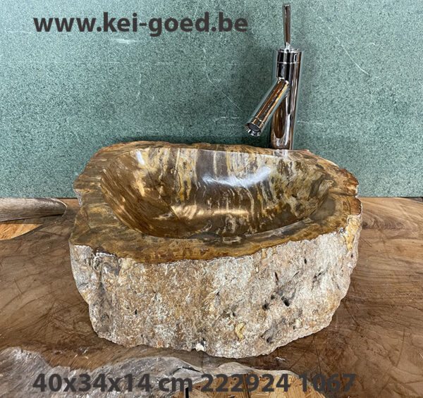 Opbouw wastafel versteend hout
