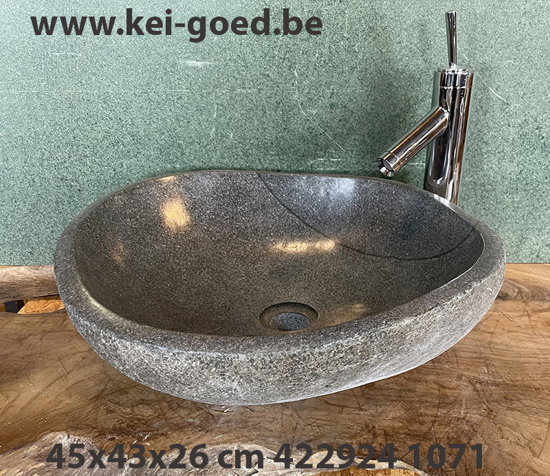 Wasbak van een granietsoort riviersteen